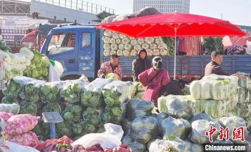 走访新疆最大一级农副产品批发交易市场 货足价稳保供全疆，鞋帽批发也显融入活力