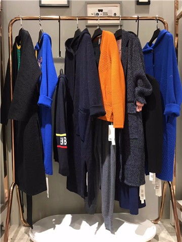 太平鸟剪标正品专柜女装尾货批发 广州服装、鞋帽与箱包市场解析